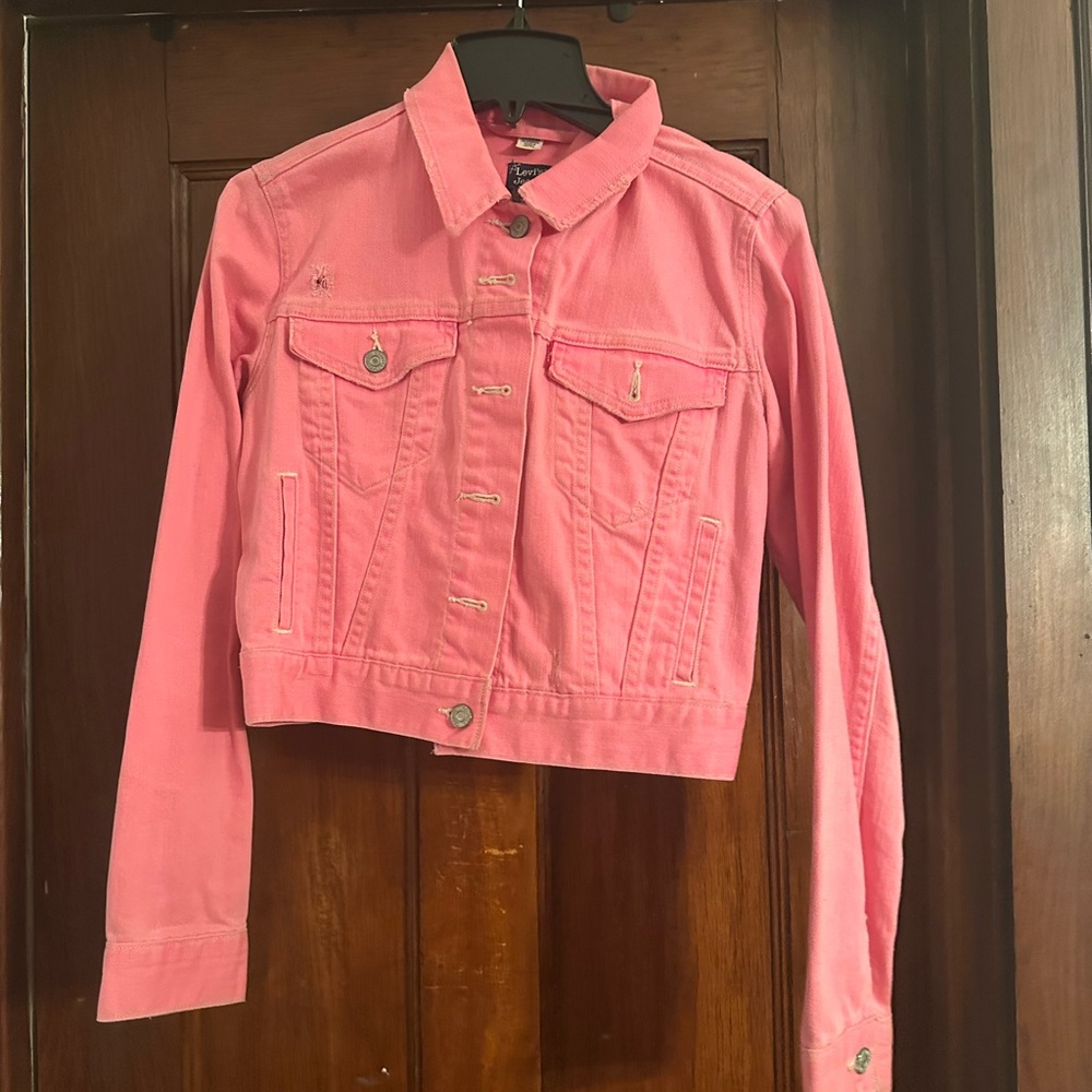 EUC Levi’s cropped denim distressed trucker’s jacket